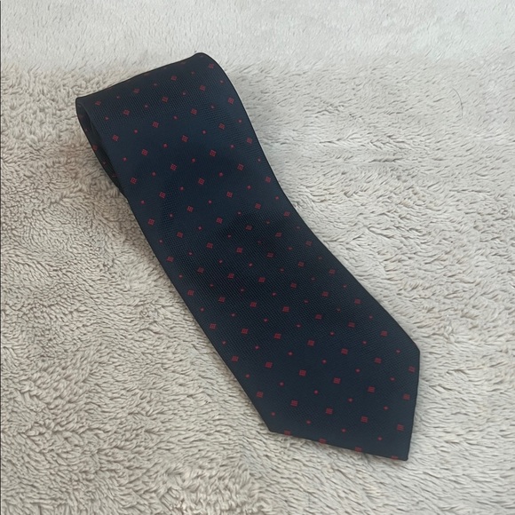 Ermenegildo Zegna 100% Silk Italy Navy Tie with Red Dots - Picture 9 of 9